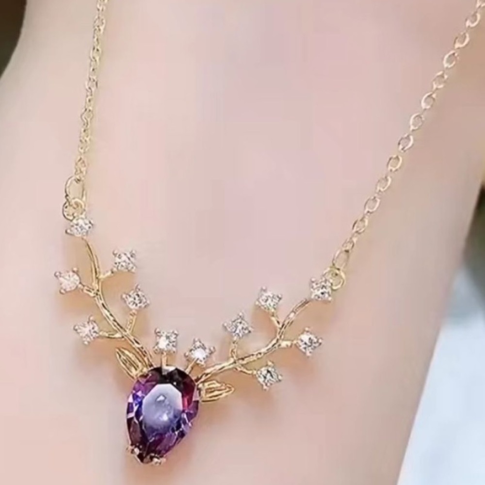 Elegant necklace with Purple Stone and crystal clustered Stones